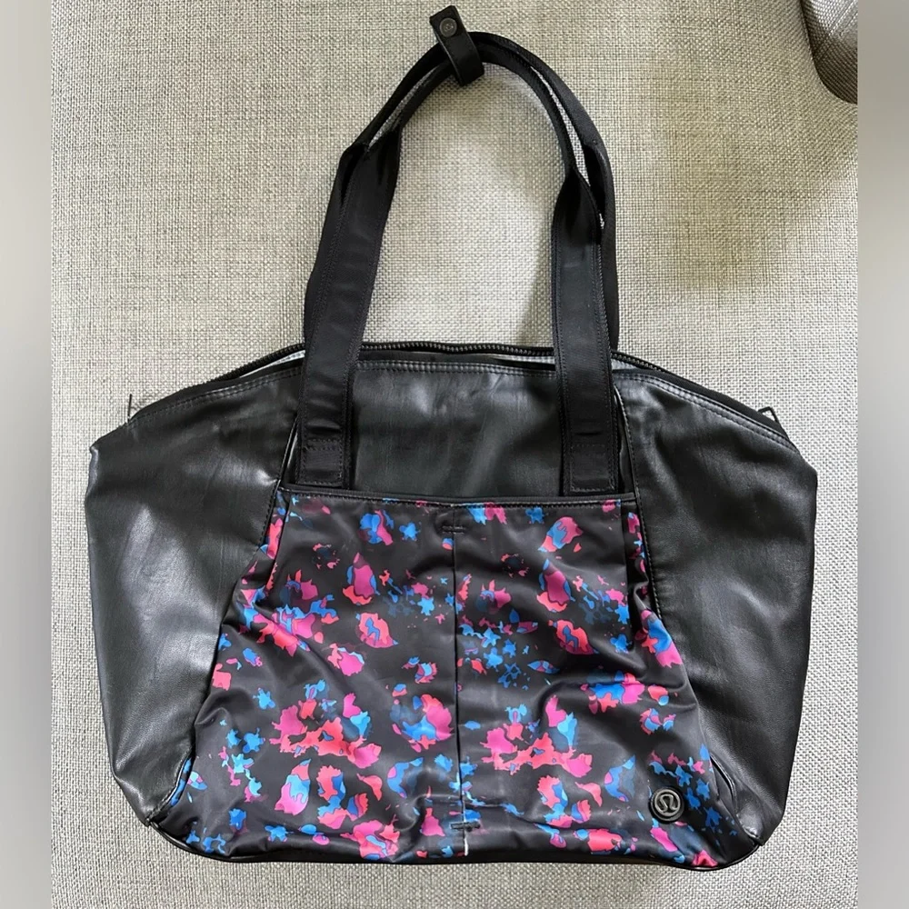 Lululemon tote - Picture 1 of 6